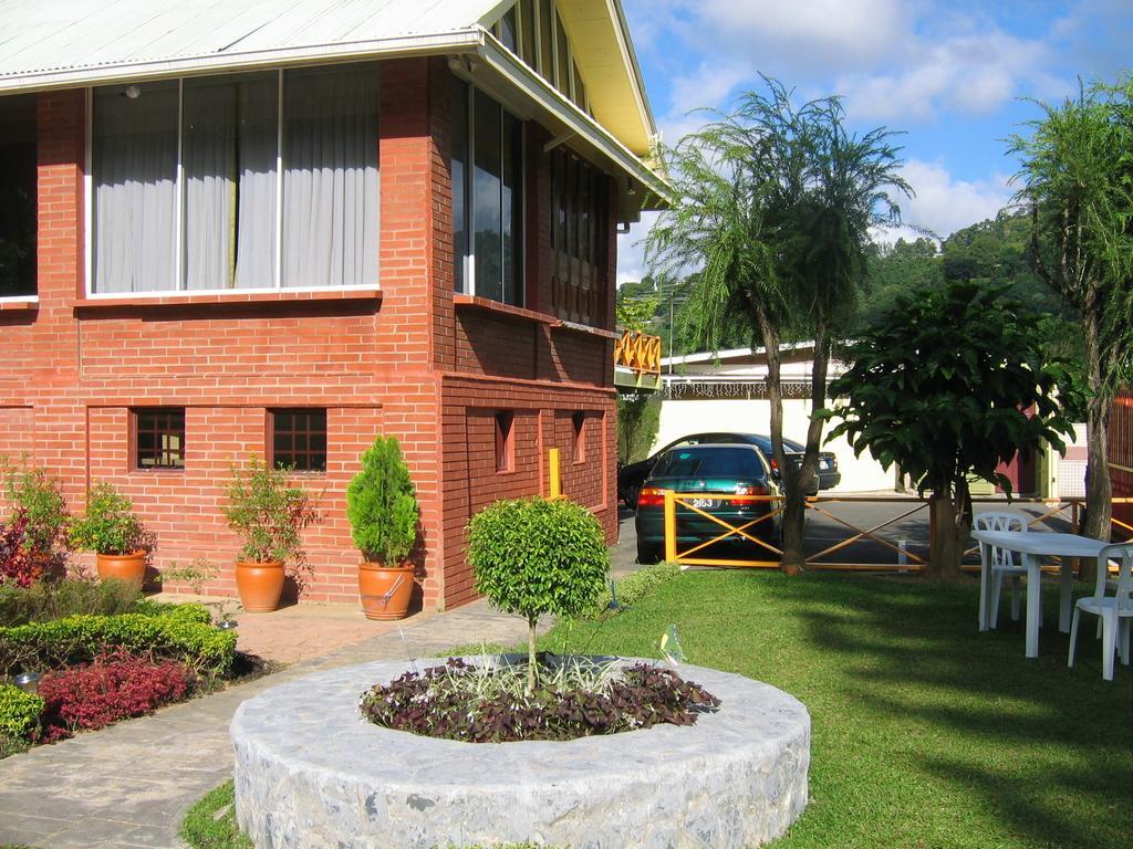 Heritage Inn Trinidad Belmont Kültér fotó